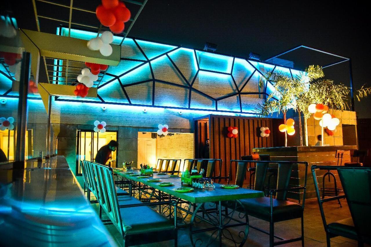 Dng The Grand Hotel Канпур Екстериор снимка