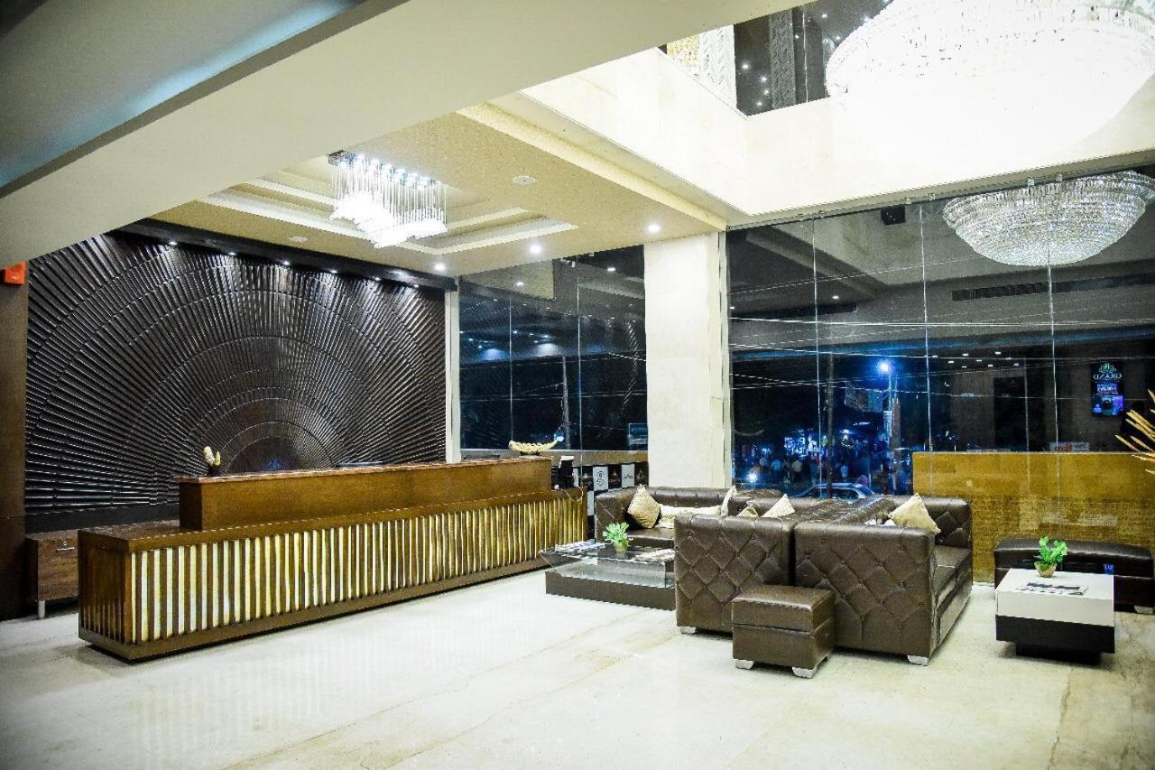 Dng The Grand Hotel Канпур Екстериор снимка