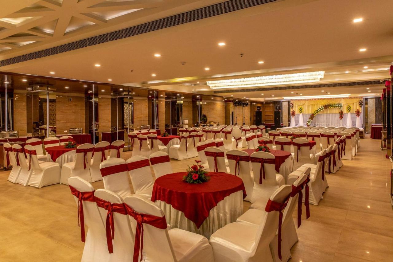 Dng The Grand Hotel Канпур Екстериор снимка